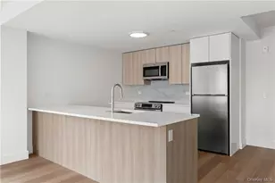 1 Lyon Pl, White Plains, NY 10601 - Photo 7
