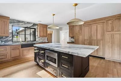 46 Banbury Road, Rockville Centre, NY 11570 - Photo 15
