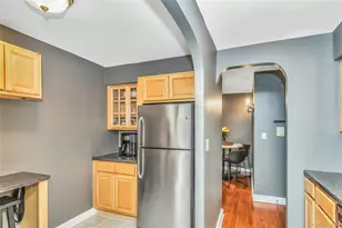 8 Welwyn Rd, Great Neck, NY 11021 - Photo 7