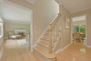 2 Crabtree Ln, Roslyn, NY 11576 - Photo 3