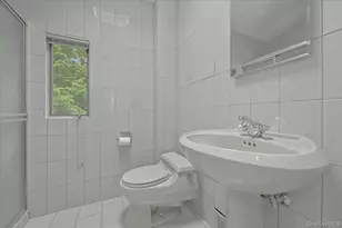 2 Crabtree Ln, Roslyn, NY 11576 - Photo 21