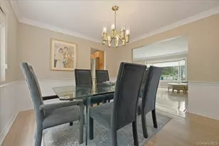2 Crabtree Ln, Roslyn, NY 11576 - Photo 7