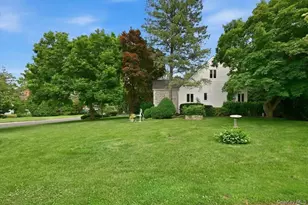2 Crabtree Ln, Roslyn, NY 11576 - Photo 25