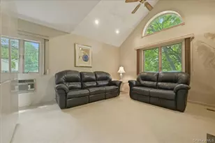 2 Crabtree Ln, Roslyn, NY 11576 - Photo 11