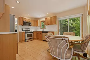 2 Crabtree Ln, Roslyn, NY 11576 - Photo 13