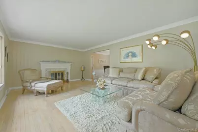 2 Crabtree Lane, Roslyn, NY 11576 - Photo 5