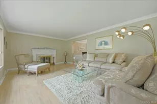 2 Crabtree Ln, Roslyn, NY 11576 - Photo 5