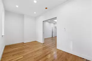 34-09 29th St, Astoria, NY 11106 - Photo 15