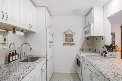 54 Richmond Boulevard #4B, Ronkonkoma, NY 11779 - Photo 3