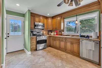 19 Laurelton Avenue, Lake Grove, NY 11755 - Photo 9