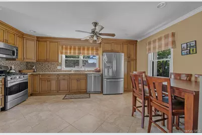 19 Laurelton Avenue, Lake Grove, NY 11755 - Photo 11