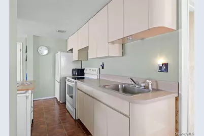 830 N Broome Avenue, Lindenhurst, NY 11757 - Photo 5