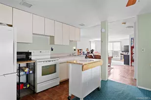 830 N Broome Ave, Lindenhurst, NY 11757 - Photo 7