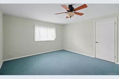 830 N Broome Avenue, Lindenhurst, NY 11757 - Photo 3