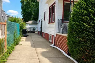 131-21 223rd St, Springfield Gardens, NY 11413 - Photo 3