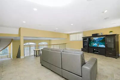 16 Diana Trail, New York, NY 10304 - Photo 13