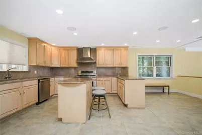 16 Diana Trail, New York, NY 10304 - Photo 11