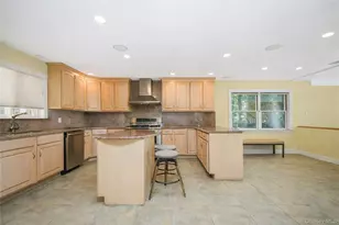 16 Diana Trail, New York, NY 10304 - Photo 11