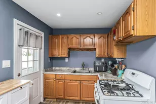 9 Pompano Ln, Massapequa Park, NY 11762 - Photo 11