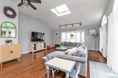 47 Lebkamp Avenue, Huntington, NY 11743 - Photo 5