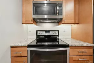 133 Eastbourne Ct, Ridge, NY 11961 - Photo 9