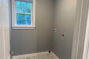 43 Fitchett St, Poughkeepsie, NY 12601 - Photo 5