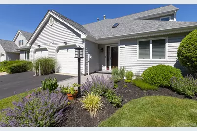 4004 The Fairway, Calverton, NY 11933 - Photo 9