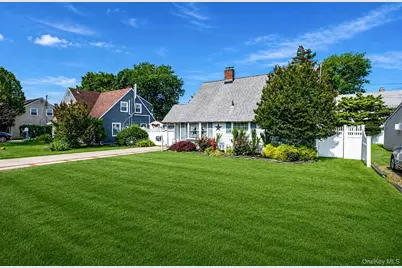 10 Flock Lane, Levittown, NY 11756 - Photo 3