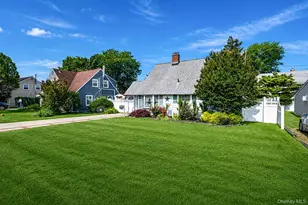 10 Flock Ln, Levittown, NY 11756 - Photo 3