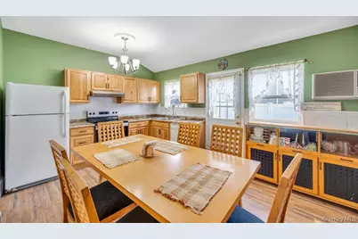 3 Megan Court, Bellport, NY 11713 - Photo 7