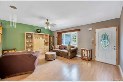 3 Megan Court, Bellport, NY 11713 - Photo 3