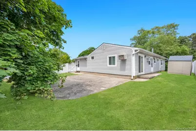 3 Megan Court, Bellport, NY 11713 - Photo 21