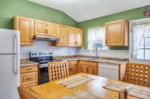 3 Megan Ct, Bellport, NY 11713 - Photo 9