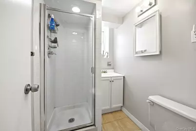 195 Graff Avenue, Bronx, NY 10465 - Photo 21