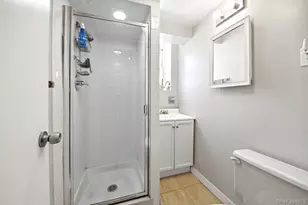 195 Graff Ave, Bronx, NY 10465 - Photo 21