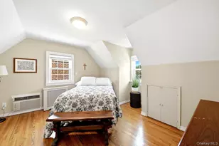 195 Graff Ave, Bronx, NY 10465 - Photo 15