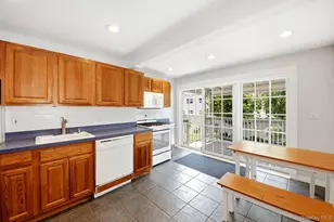 195 Graff Ave, Bronx, NY 10465 - Photo 7