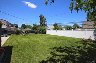 109 Old Oak Ln, Levittown, NY 11756 - Photo 15