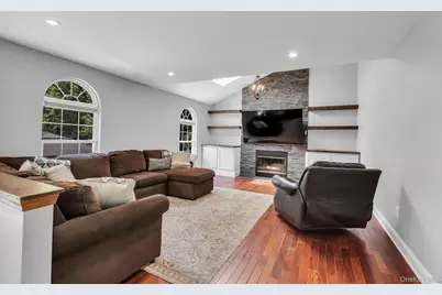 52 Elmhurst Avenue, Medford, NY 11763 - Photo 19