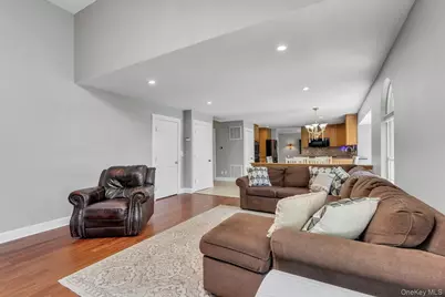 52 Elmhurst Avenue, Medford, NY 11763 - Photo 21