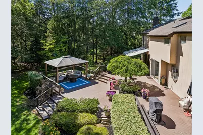 8 Deanna Court, Dix Hills, NY 11746 - Photo 3