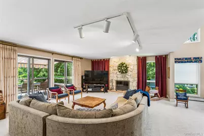8 Deanna Court, Dix Hills, NY 11746 - Photo 13