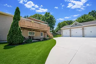 34 Leeds Blvd, Farmingville, NY 11738 - Photo 5
