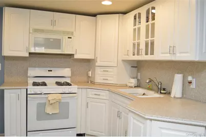 34 Leeds Boulevard, Farmingville, NY 11738 - Photo 33