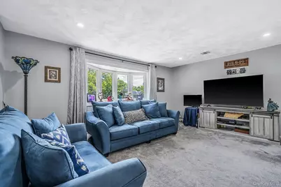 34 Leeds Boulevard, Farmingville, NY 11738 - Photo 19