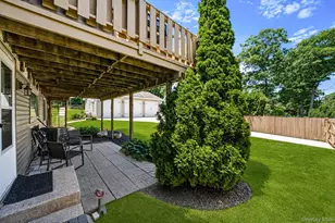 34 Leeds Blvd, Farmingville, NY 11738 - Photo 17