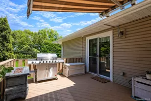 34 Leeds Blvd, Farmingville, NY 11738 - Photo 15