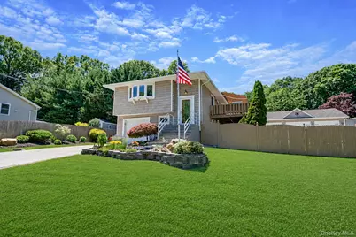 34 Leeds Boulevard, Farmingville, NY 11738 - Photo 3