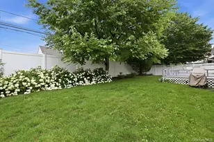 1270 Dahlia Ln, Wantagh, NY 11793 - Photo 35