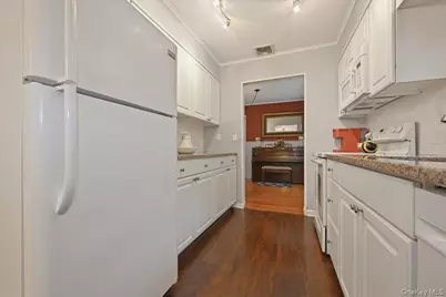 1270 Dahlia Lane, Wantagh, NY 11793 - Photo 15